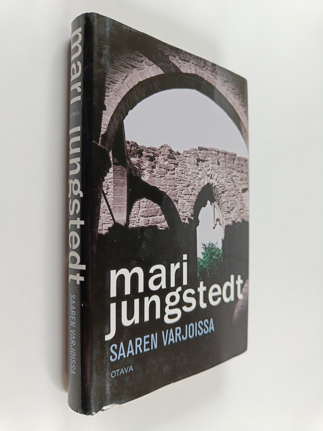 Mari Jungstedt : Saaren varjoissa