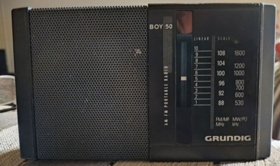 Grundig Boy 50 matkaradio vuodelta 1974