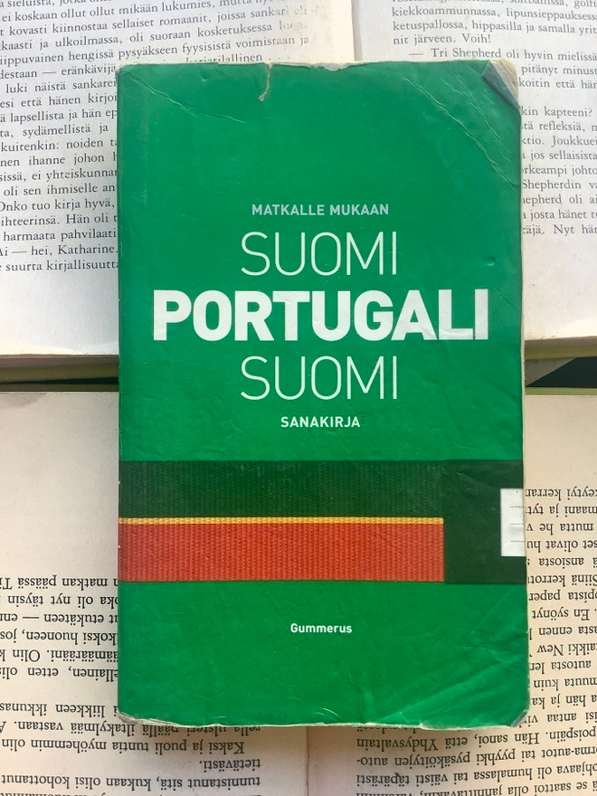 Suomi-portugali-suomi-sanakirja (nid.)