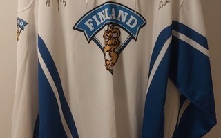 Suomi leijona fanipaita nimmareilla 2012