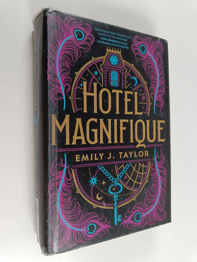 Emily J. Taylor : Hotel Magnifique
