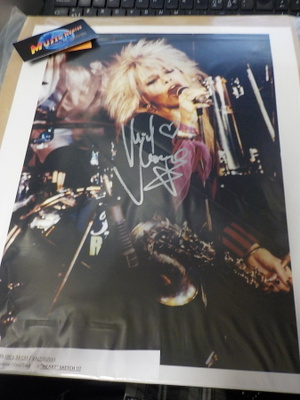 MICHAEL MONROE ISO VALOKUVA NIMMARILLA