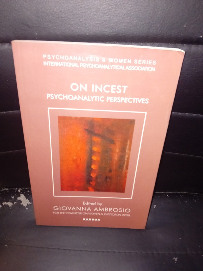 Giovanna Ambrosio : On Incest ( SIS POSTIKULU )