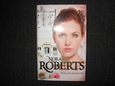 Nora Roberts*Rakkauden kynnyksellä v.2013 kirja