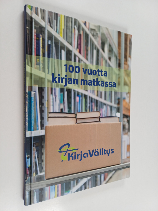 Vesa Tompuri : Kirjavälitys - 100 vuotta kirjan matkassa
