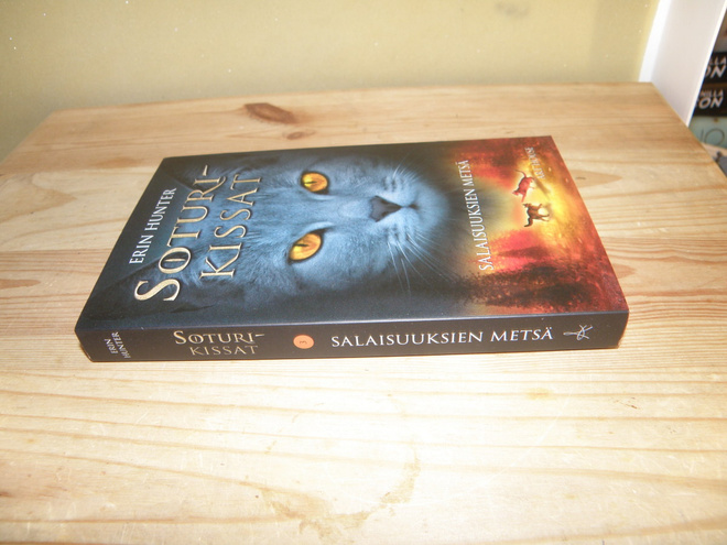 Erin Hunter Soturikissat Salaisuuksien metsä (nidottu)