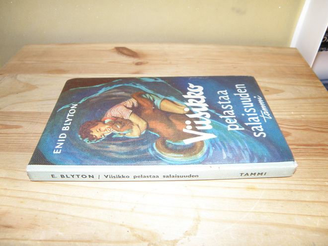 Enid Blyton Viisikko pelastaa salaisuuden (sidottu)