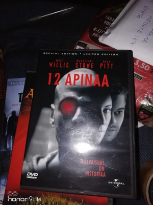 12 apinaa