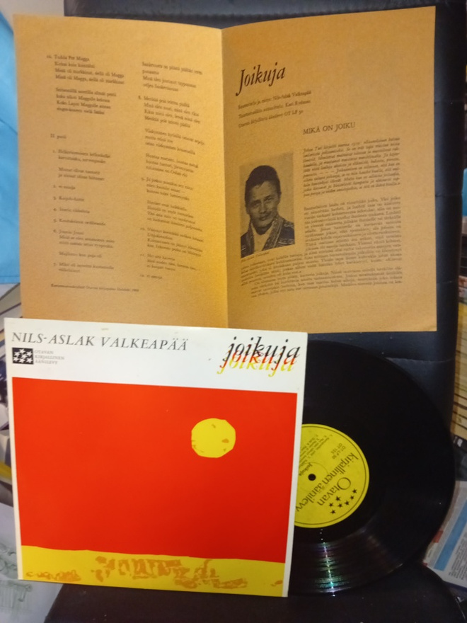 10" LP Nils-Aslak Valkeapää : Joikuja + LIITE ! ( SIS POSTI)