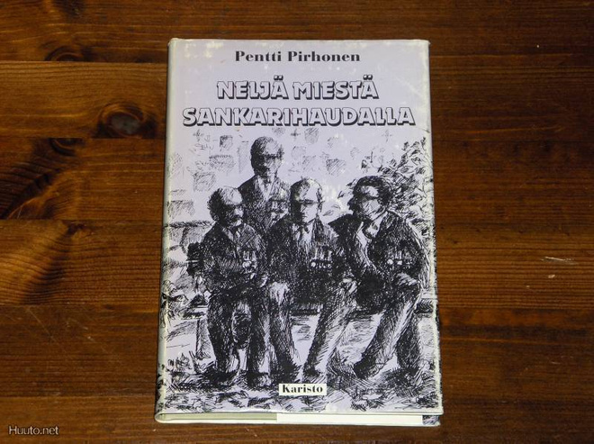 Pentti Pirhonen : NELJÄ MIESTÄ SANKARIHAUDALLA -kirja
