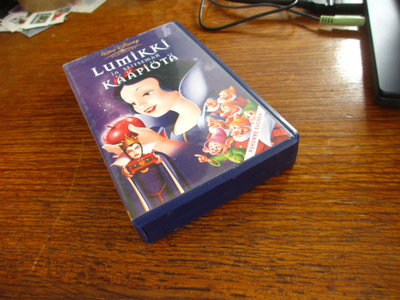 vanha vhs kasetti lumikki ja seisemän kääpiötä