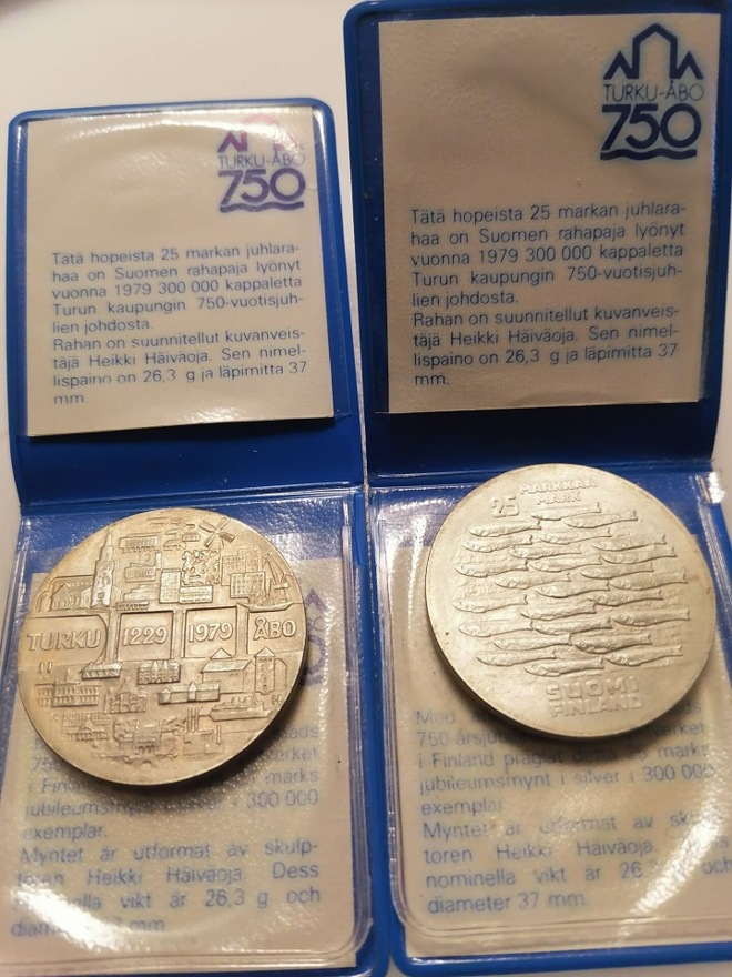 Hopeinen 25 markan juhlaraha vuodelta 1979  2kpl