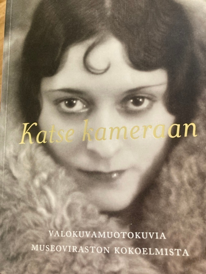 VALOKUVAMUOTOKUVIA MUSEOVIRASTON KOKOELMISTA