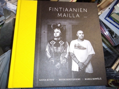 KATJA KETTU :  FINTIAANIEN MAILLA