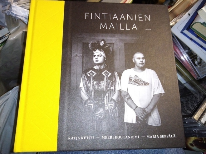 KATJA KETTU :  FINTIAANIEN MAILLA