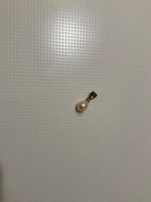 Kaunis kaulakoru, hennon vaaleanpunainen helmi