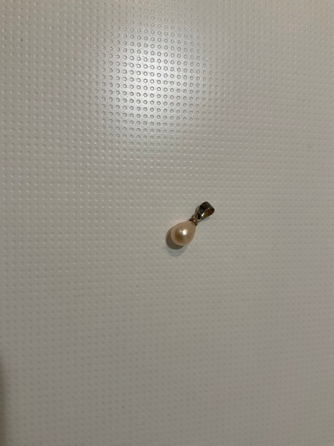 Kaunis kaulakoru, hennon vaaleanpunainen helmi