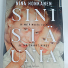 Nina Honkanen : Sinisiä unia ja mitä muuta äitinä olen sa... - pikkukuva 1