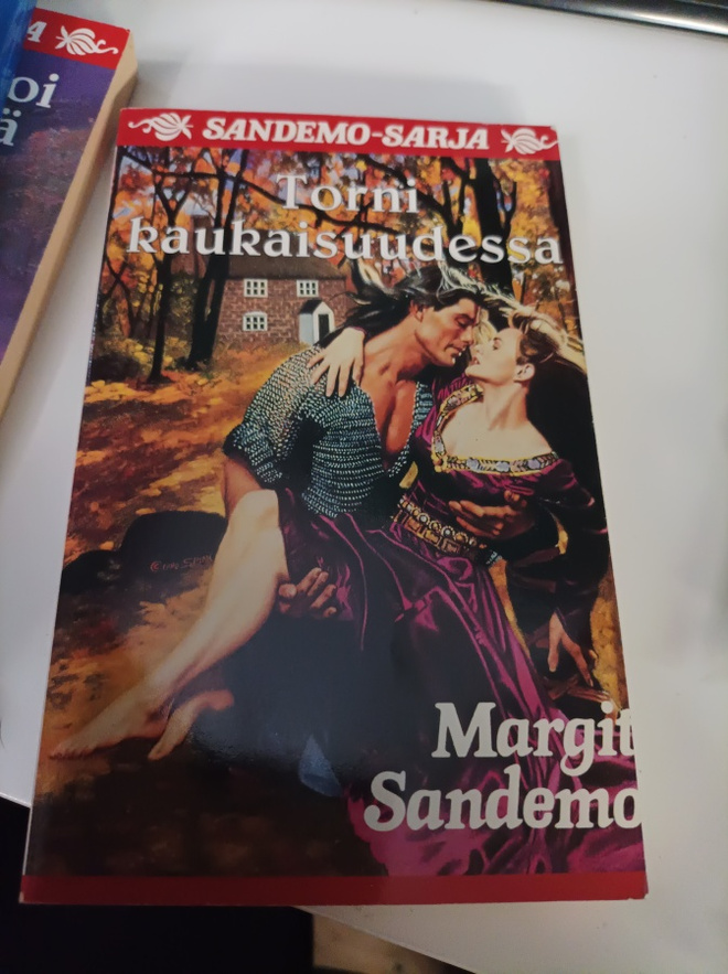 Margit Sandemo Torni kaukaisuudessa