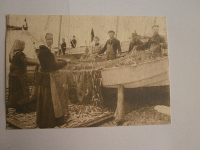 Eesti, Aksi-saaren kalastajia työssä 1905, kortti 2000-l.