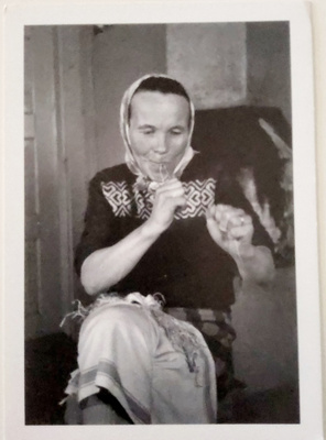 INARIN IHMISIÄ/SIIDA..SAAMELAISMUSEO-POSTIKORTTI