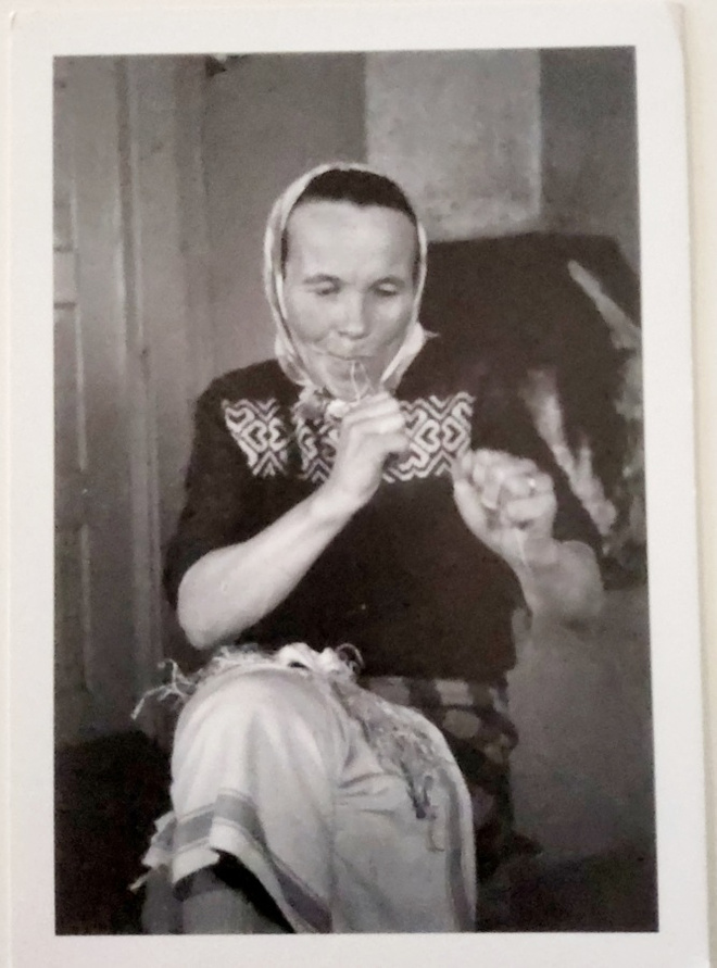 INARIN IHMISIÄ/SIIDA..SAAMELAISMUSEO-POSTIKORTTI