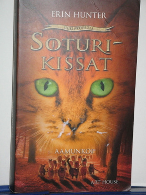 Erin Hunter : SOTURIKISSAT  AAMUNKOI
