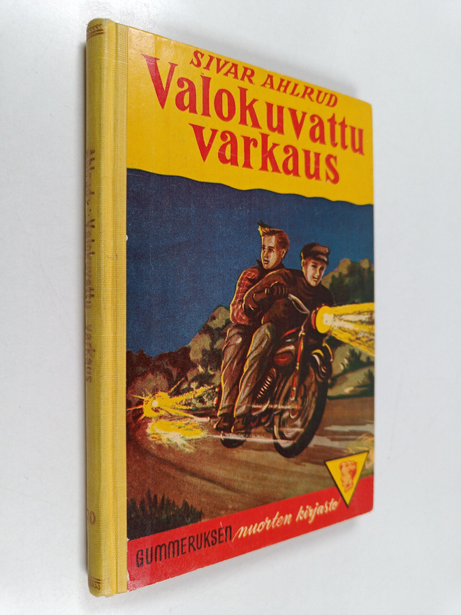 Sivar Ahlrud : Valokuvattu varkaus : poikien seikkailurom...