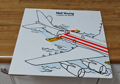 Neil Young Landing on water LP