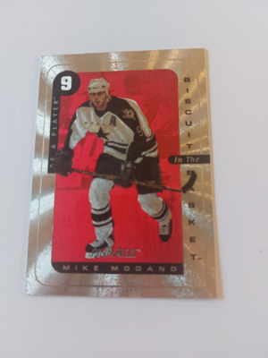 1996-97 Be A Player Biscuit In The Basket #8 Mike Modano