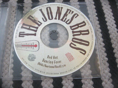 The Jone's Bros - Red Hot Dancing Fever (cds)