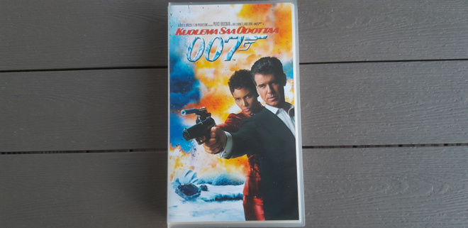 VHS: Kuolema Saa Odottaa - James Bond 007 (Pierce Brosnan 20