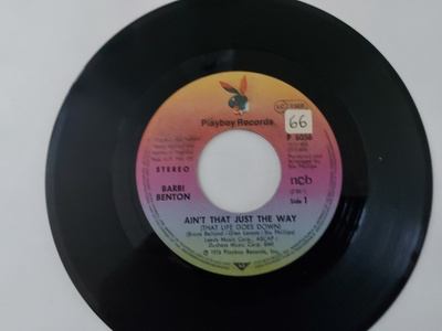 BARBI BENTON Sinkku AIN'T THAT JUST THE WAY 