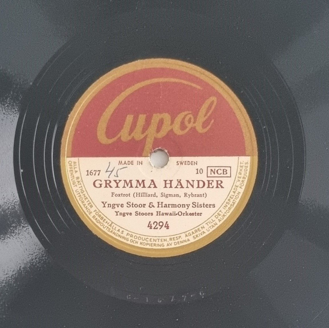 Savikiekko - Harmony Sisters - Grymma händer - Cupol 4294