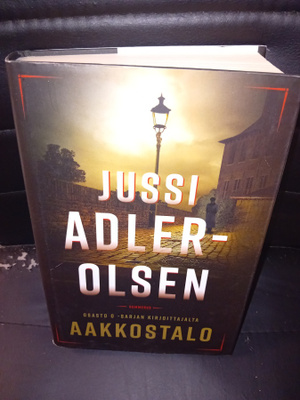 Adker-Olsen : Aakkostalo ( SIS POSTIKULU )