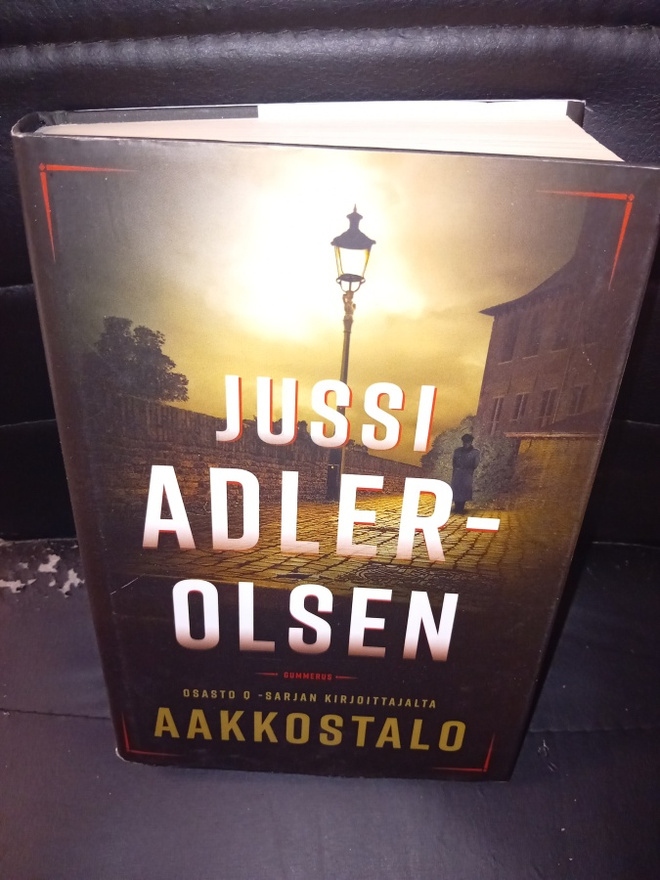 Adker-Olsen : Aakkostalo ( SIS POSTIKULU  )