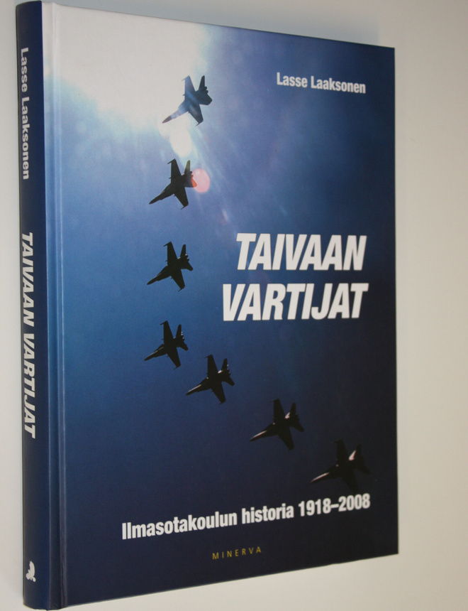 Lasse Laaksonen : Taivaan vartijat : Ilmasotakoulun histo...