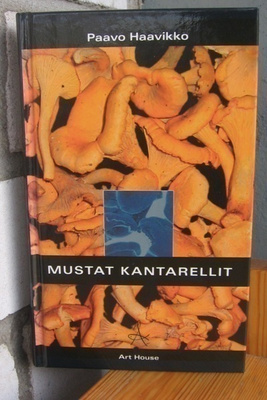 Paavo Haavikko: Mustat kantarellit, Art House 2004. 177 s.