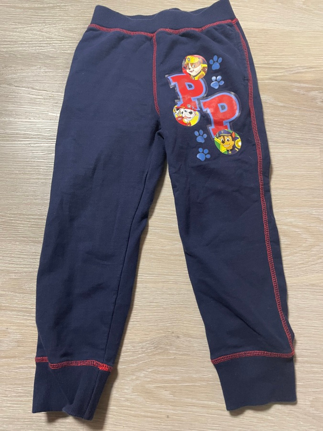Ryhmä Hau collegehousut koossa 110cm