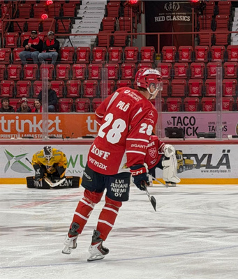 28 PILÖ, Game Worn