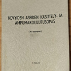 KEVYIDEN ASEIDEN KÄSITTELY- JA AMPUMAKOULUTUSOPAS - pikkukuva 1