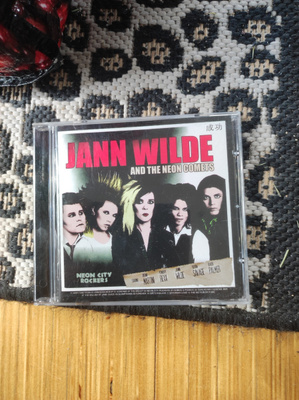 Jann Wilde and the neon Comets