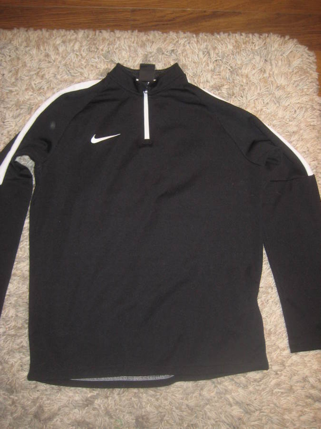**NIKE  DRI FIT paita , siisti  koko  xl 158-170 cm  **