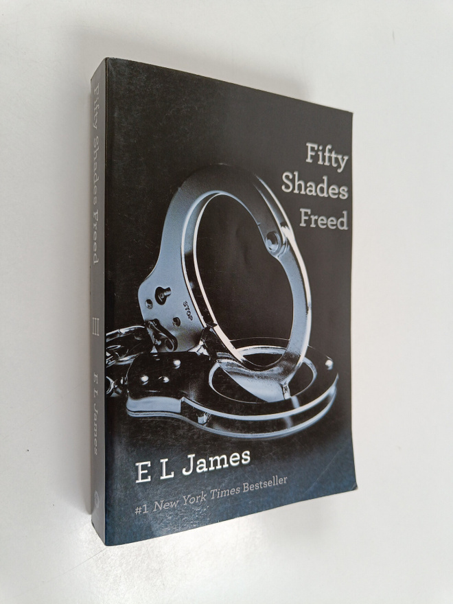 E. L. James : Fifty Shades Freed
