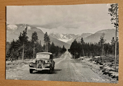 Norja, Skibotn, vanha auto, kulkematon kortti