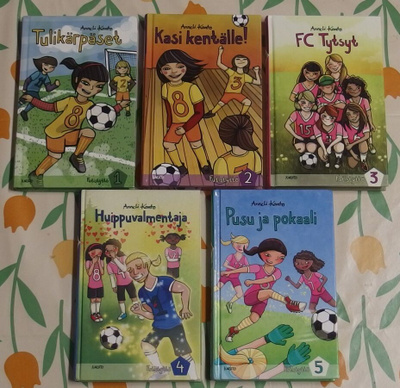 Anneli Kanto: Futistytöt 1-5