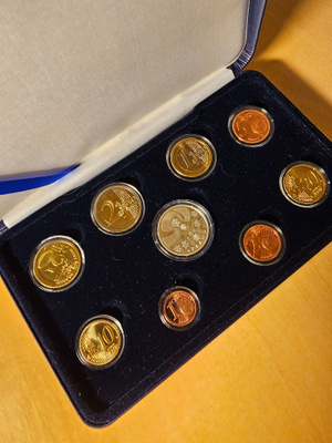 Rare 2003 coin set in PROOF quality