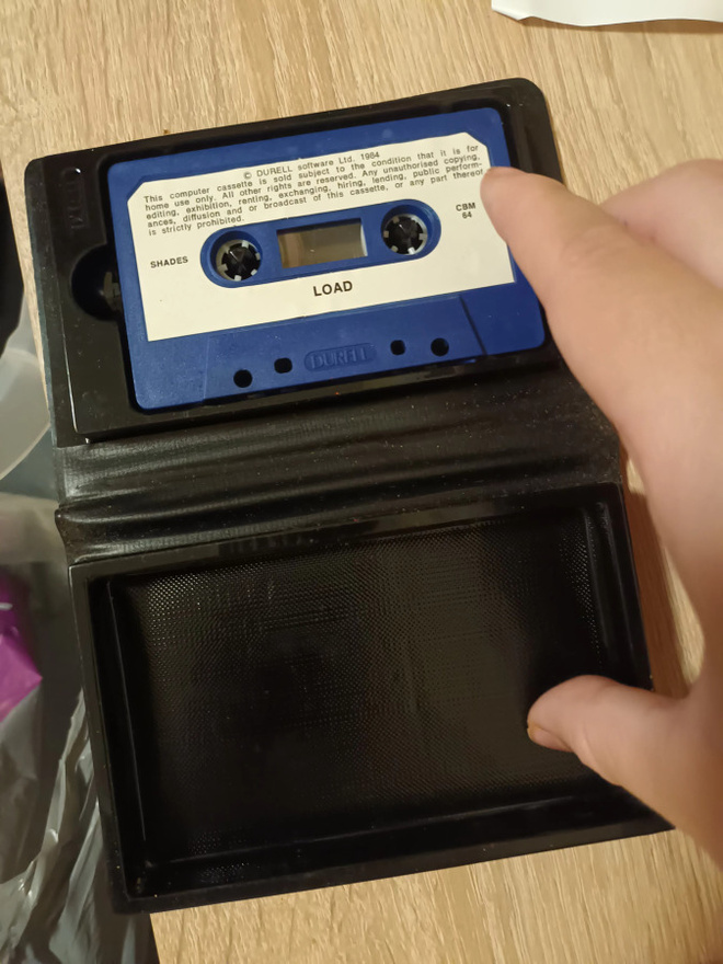(Durell Software Ltd. 1984), Shades CBM 64 ja kasetin rasia