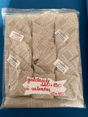 Pöytäliina 220 x 150 ja 6 servettiä