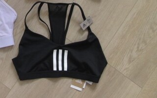 n. 134-152 cm Adidas treenitoppi/liivit